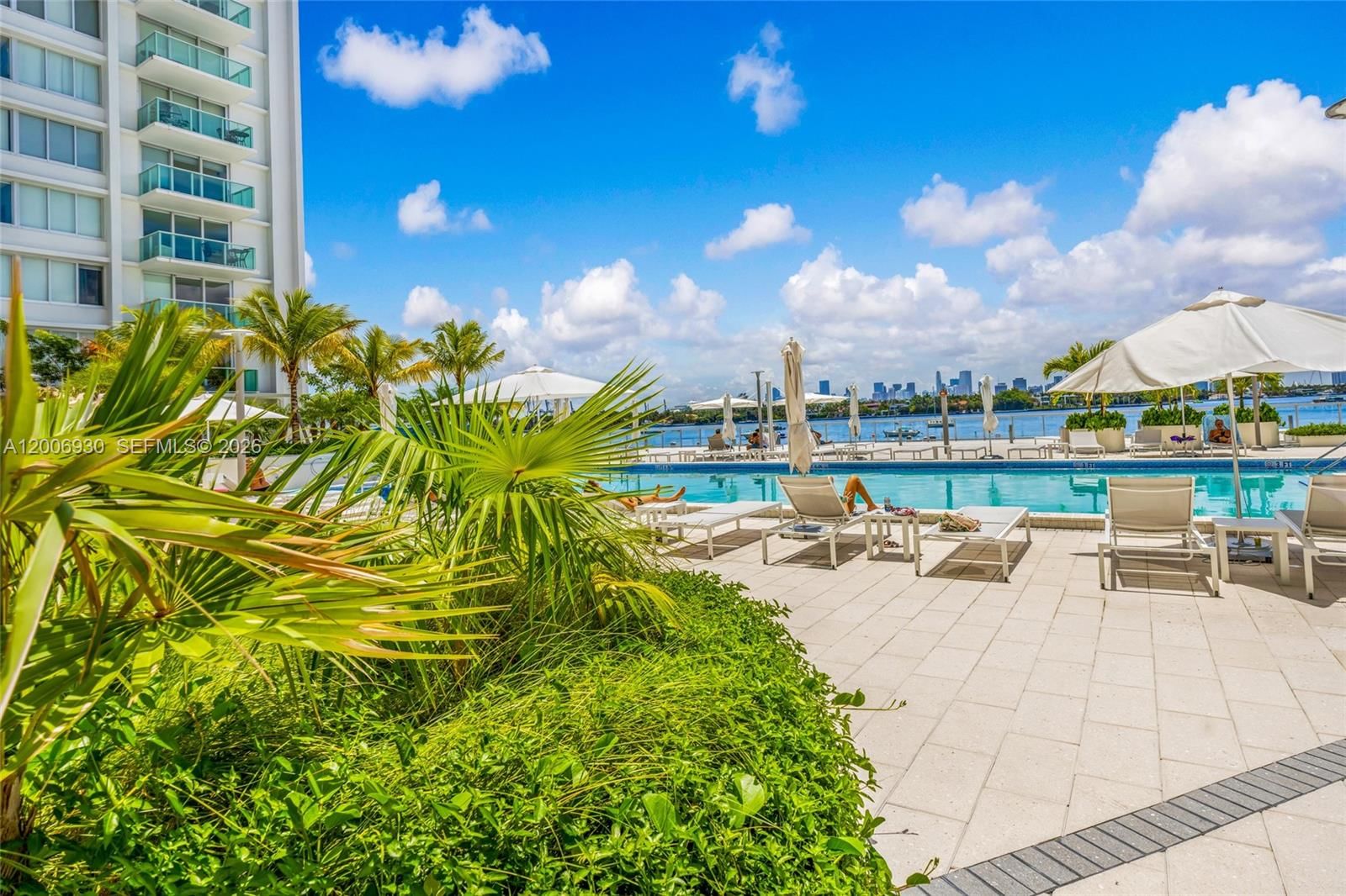 Real estate property located at 1000 West Ave #426, Miami-dade, Mirador 1000 Condo, Miami Beach, FL