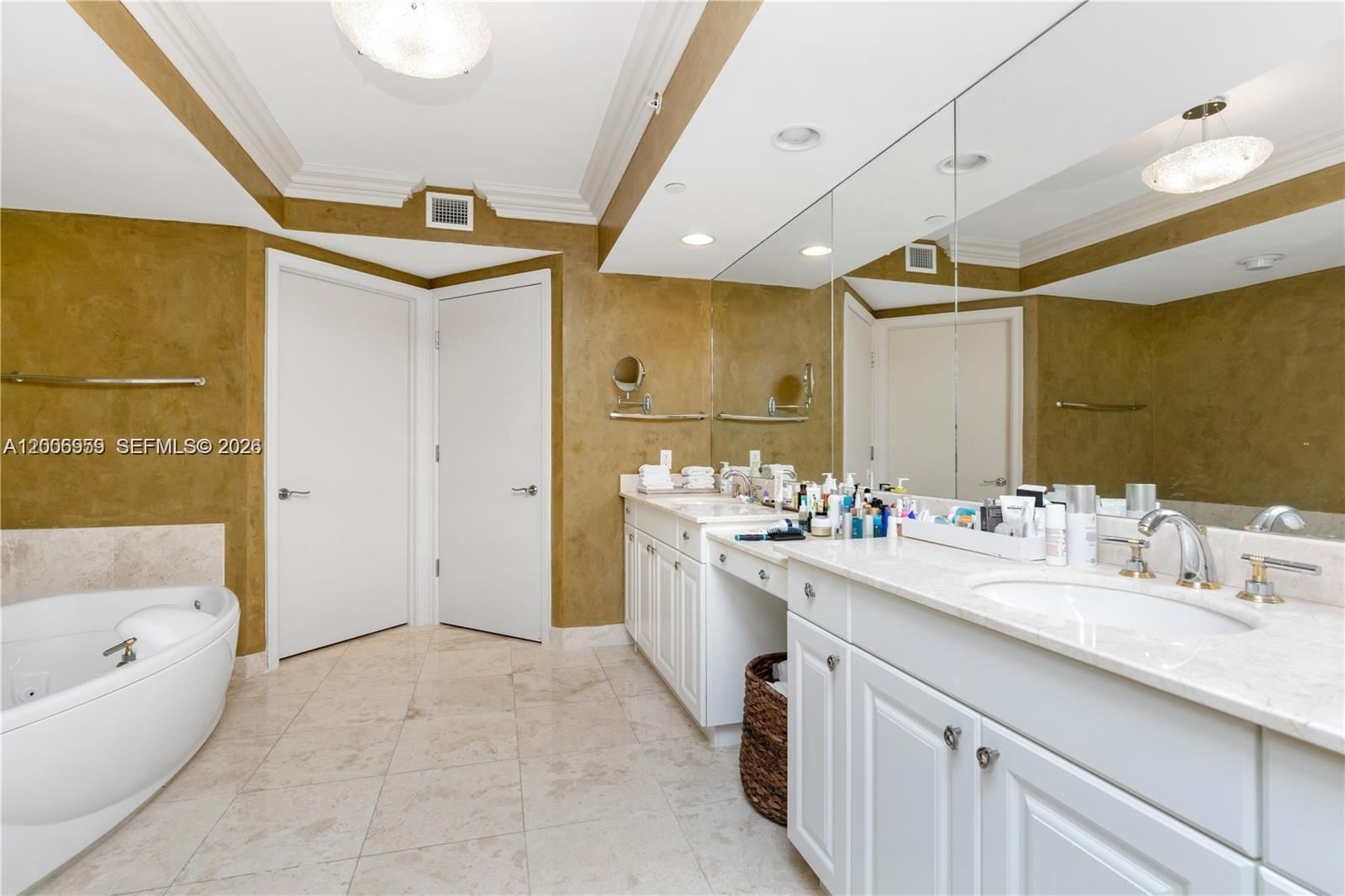 Real estate property located at 20201 Country Club Dr #1006, Miami-dade, Hamptons South Condo, Aventura, FL