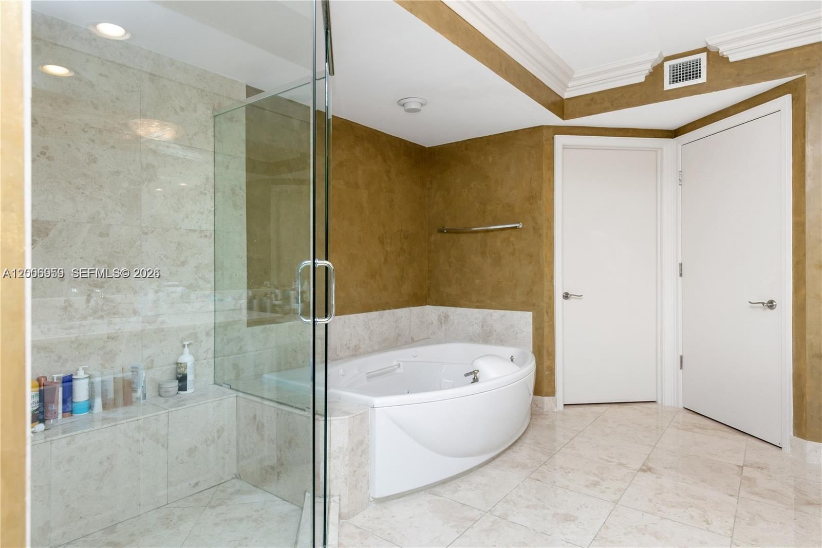 Real estate property located at 20201 Country Club Dr #1006, Miami-dade, Hamptons South Condo, Aventura, FL