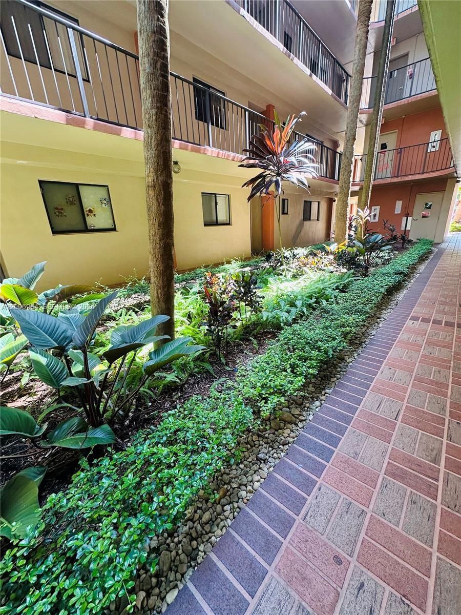 Real estate property located at 8700 133rd Ave Rd #109, Miami-dade, Horizons West Condo #8, Miami, FL