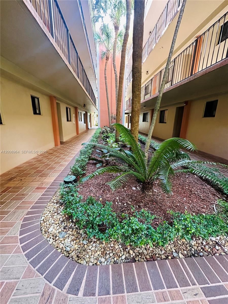 Real estate property located at 8700 133rd Ave Rd #109, Miami-dade, Horizons West Condo #8, Miami, FL