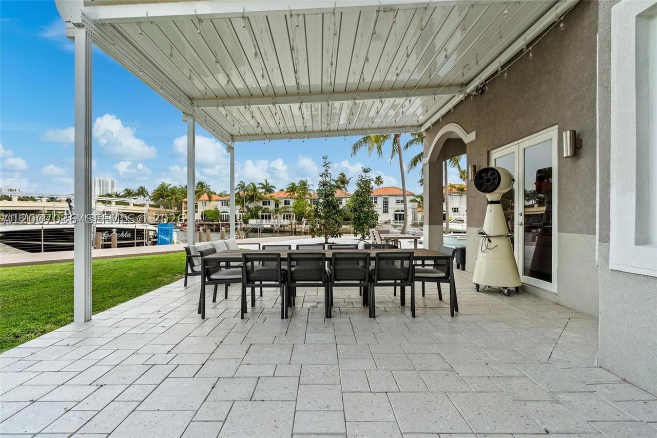 Real estate property located at 1260 Harbor Ct, Broward, Three Islands 3rd Section, Hollywood, FL