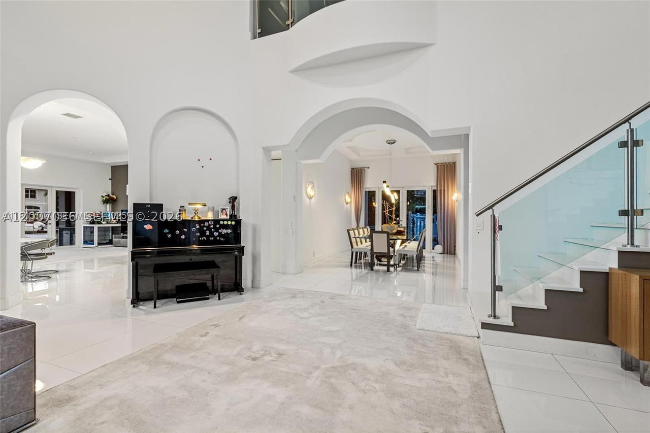 Real estate property located at 1260 Harbor Ct, Broward, Three Islands 3rd Section, Hollywood, FL