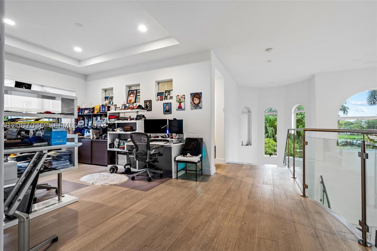 Real estate property located at 1260 Harbor Ct, Broward, Three Islands 3rd Section, Hollywood, FL