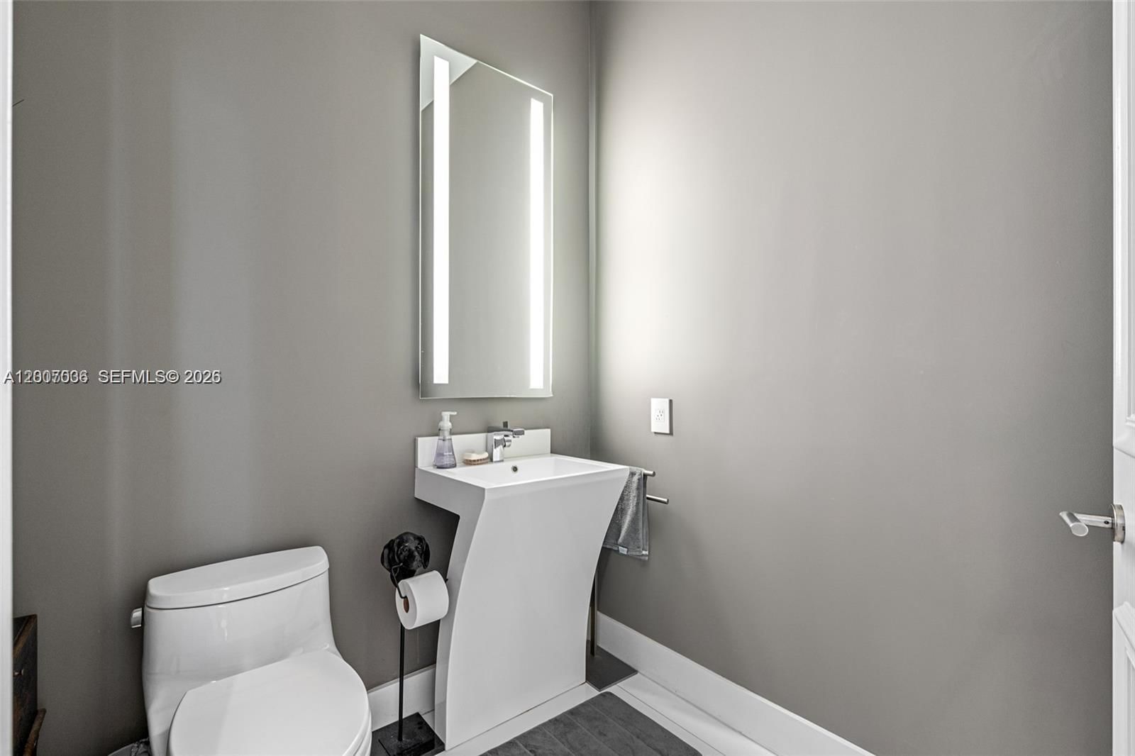 Real estate property located at 1260 Harbor Ct, Broward, Three Islands 3rd Section, Hollywood, FL