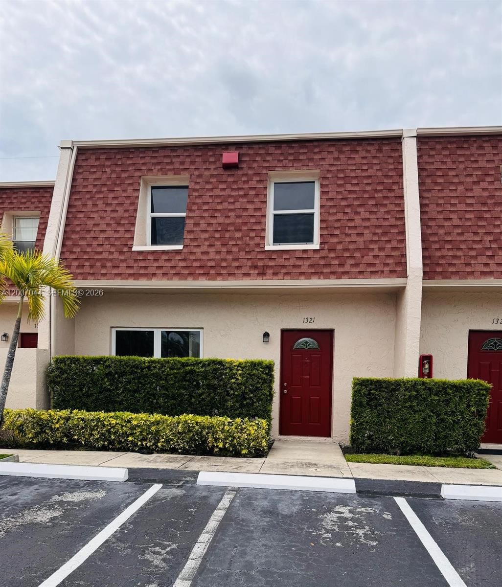 Real estate property located at 1321 Partridge Close #60, Broward, Blue Lake Townhouses Cond, Pompano Beach, FL