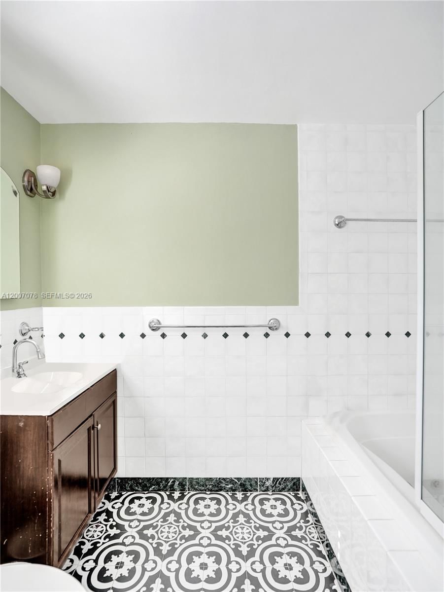 Real estate property located at 940 Hollywood Blvd, Broward, Hollywood Lakes Section, Hollywood, FL