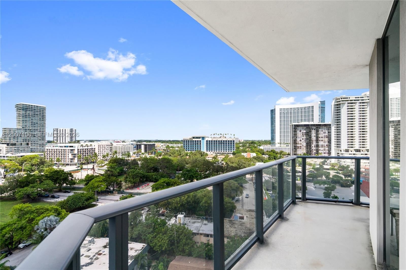 Real estate property located at 501 31st St #910, Miami-dade, Paraiso Bayviews Condo, Miami, FL