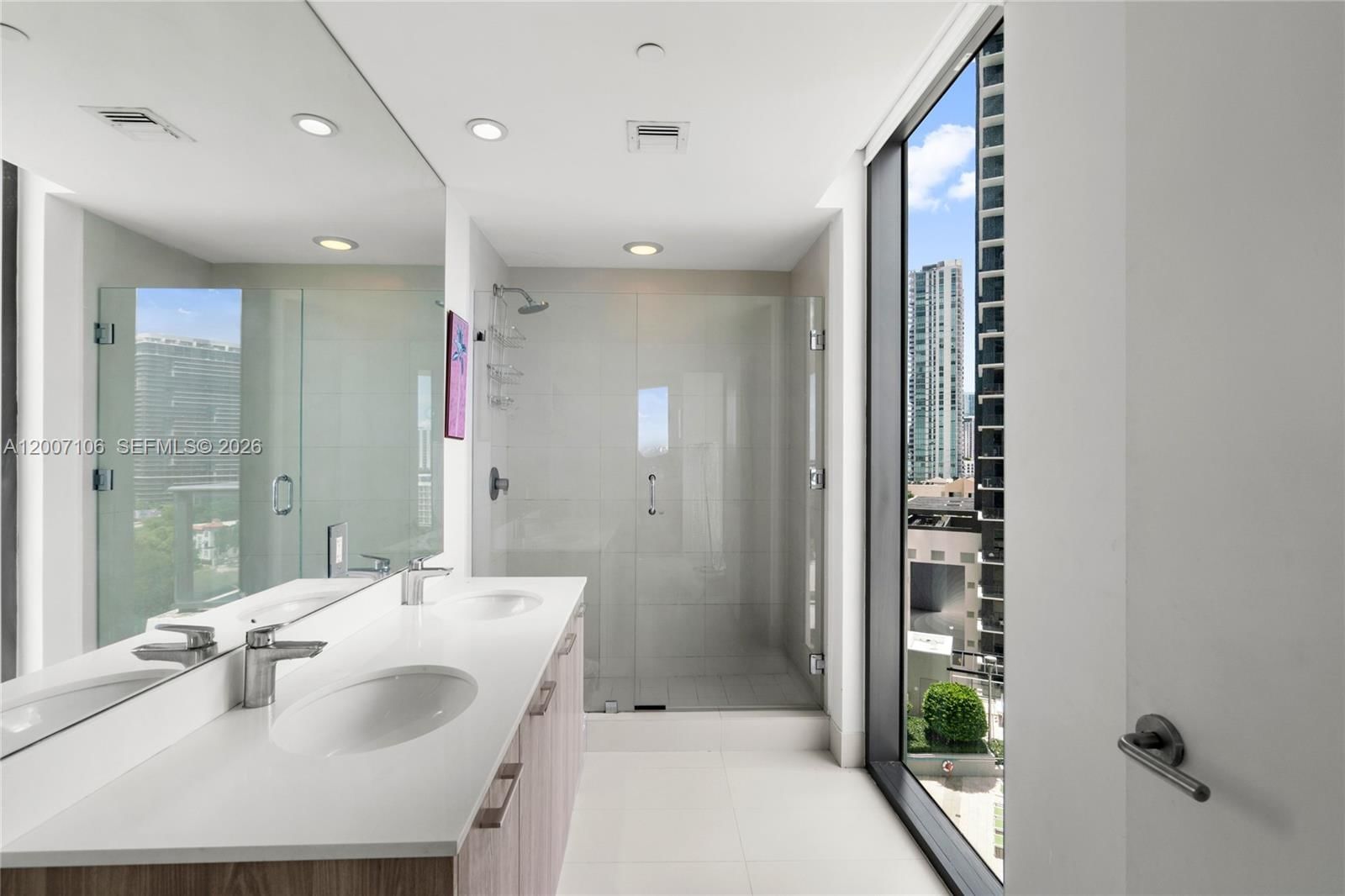 Real estate property located at 501 31st St #910, Miami-dade, Paraiso Bayviews Condo, Miami, FL