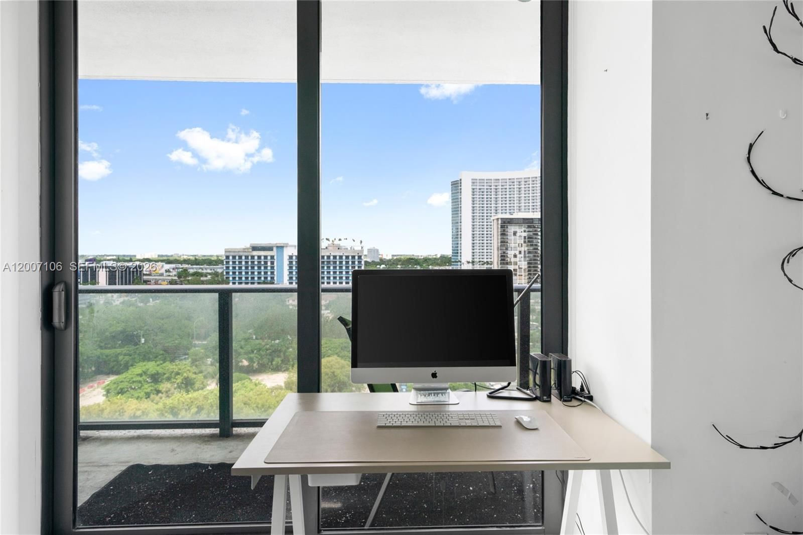 Real estate property located at 501 31st St #910, Miami-dade, Paraiso Bayviews Condo, Miami, FL