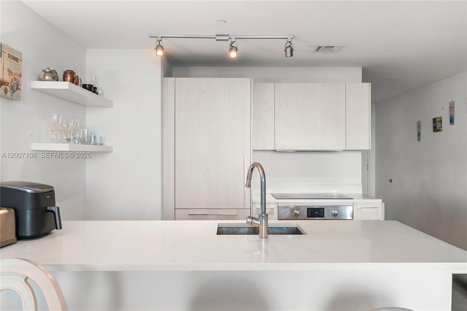 Real estate property located at 501 31st St #910, Miami-dade, Paraiso Bayviews Condo, Miami, FL