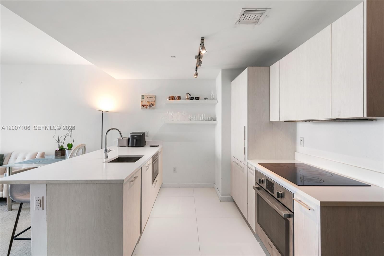 Real estate property located at 501 31st St #910, Miami-dade, Paraiso Bayviews Condo, Miami, FL