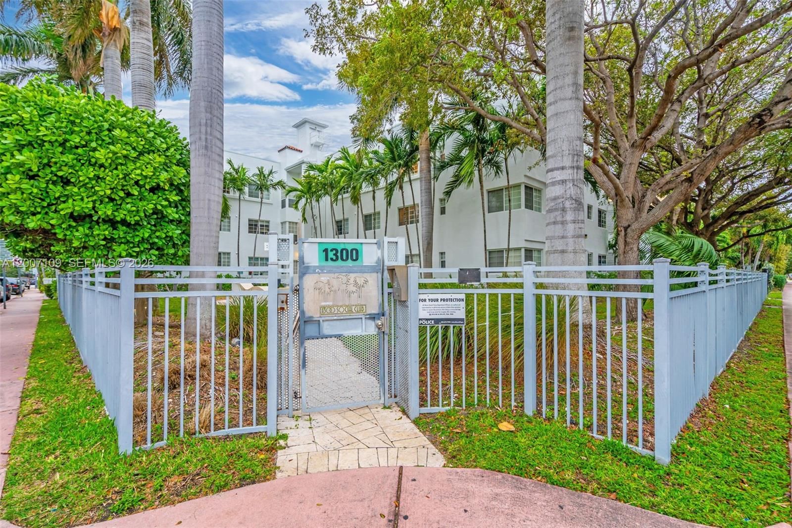 Real estate property located at 1300 Pennsylvania Ave #209, Miami-dade, 1300 Pennsylvania Condo, Miami Beach, FL