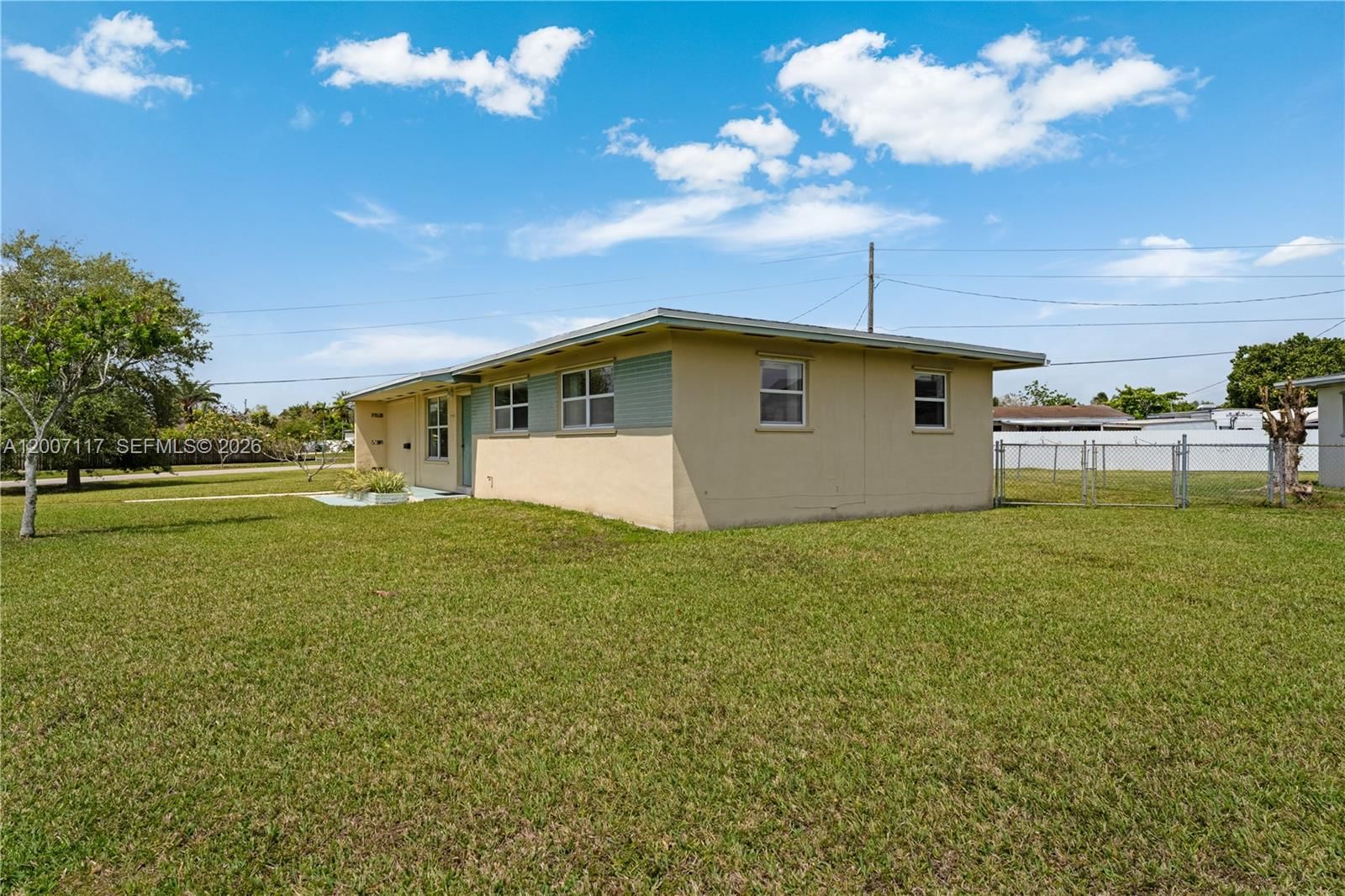 Real estate property located at 19930 Christmas Rd, Miami-dade, Pine Tree Manor Sec 3, Cutler Bay, FL