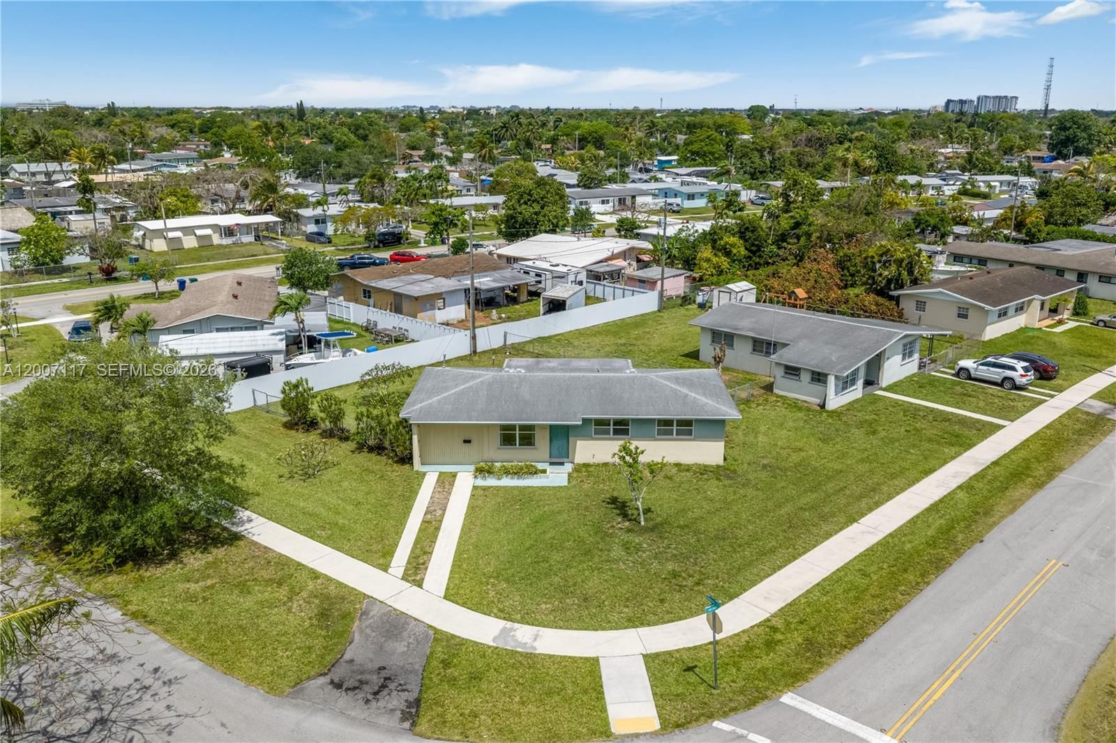Real estate property located at 19930 Christmas Rd, Miami-dade, Pine Tree Manor Sec 3, Cutler Bay, FL