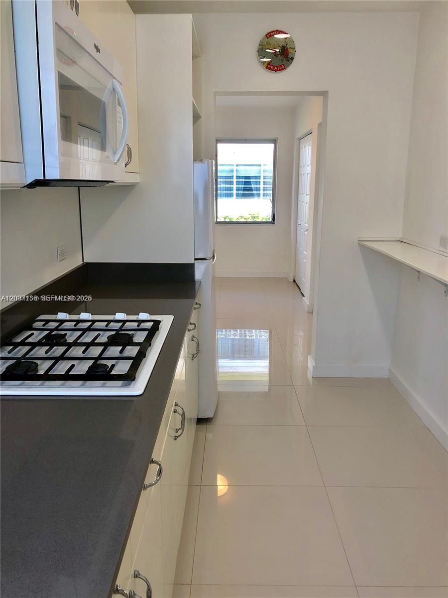 Real estate property located at 2250 Bay Dr #8, Miami-dade, Joycia Apartments Condo, Miami Beach, FL