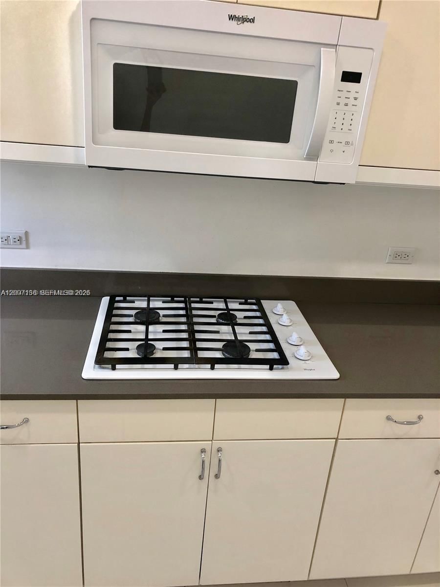 Real estate property located at 2250 Bay Dr #8, Miami-dade, Joycia Apartments Condo, Miami Beach, FL