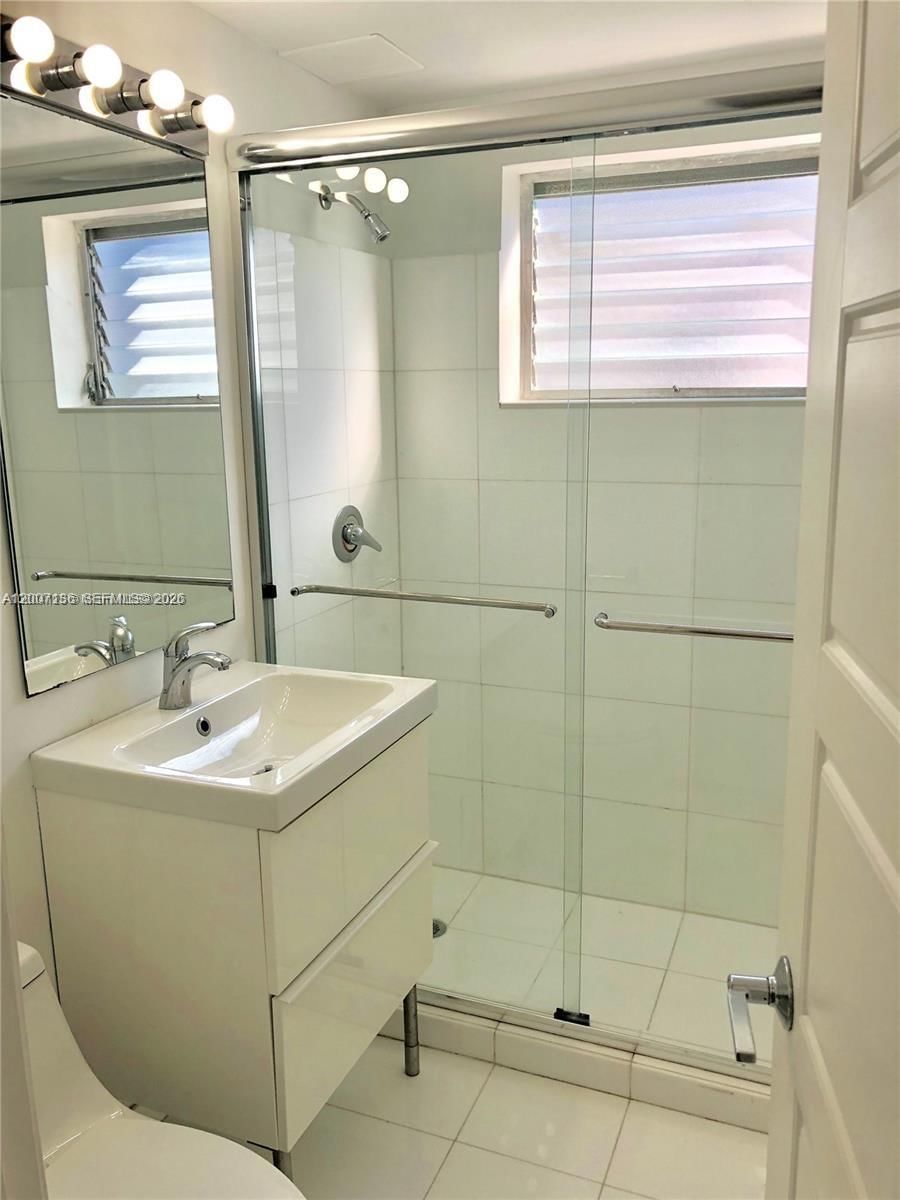 Real estate property located at 2250 Bay Dr #8, Miami-dade, Joycia Apartments Condo, Miami Beach, FL