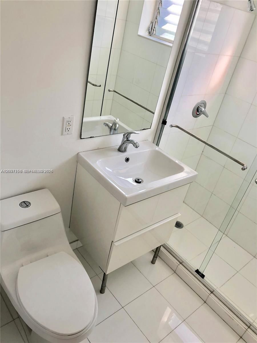 Real estate property located at 2250 Bay Dr #8, Miami-dade, Joycia Apartments Condo, Miami Beach, FL