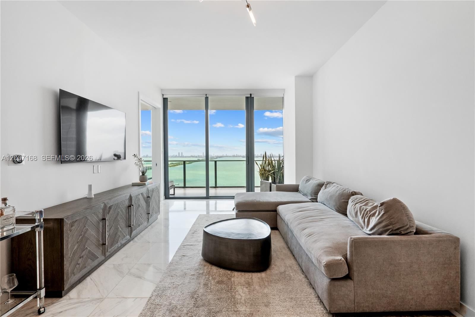 Real estate property located at 480 31st St #2405, Miami-dade, Gran Paraiso Condo, Miami, FL