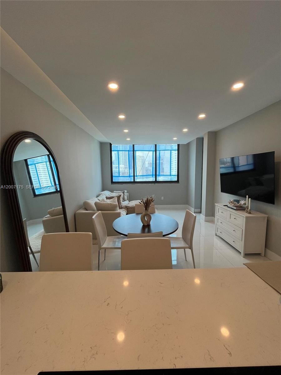 Real estate property located at 540 Brickell Key Dr #1809, Miami-dade, Brickell Key Ii Condo, Miami, FL