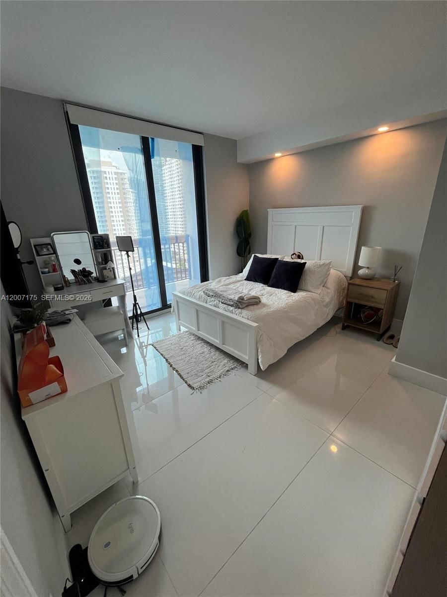 Real estate property located at 540 Brickell Key Dr #1809, Miami-dade, Brickell Key Ii Condo, Miami, FL