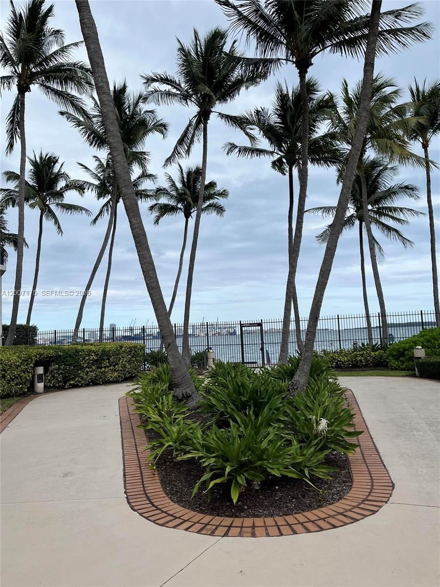 Real estate property located at 540 Brickell Key Dr #1809, Miami-dade, Brickell Key Ii Condo, Miami, FL