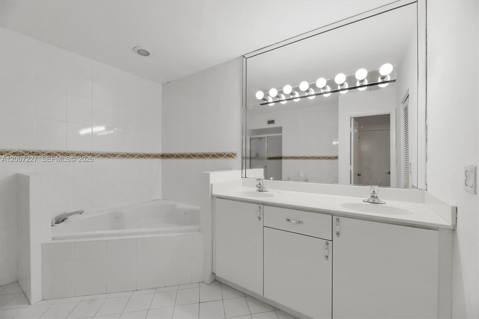 Real estate property located at 380 Fairway Cir #46, Broward, Villas At Bonaventure In, Weston, FL