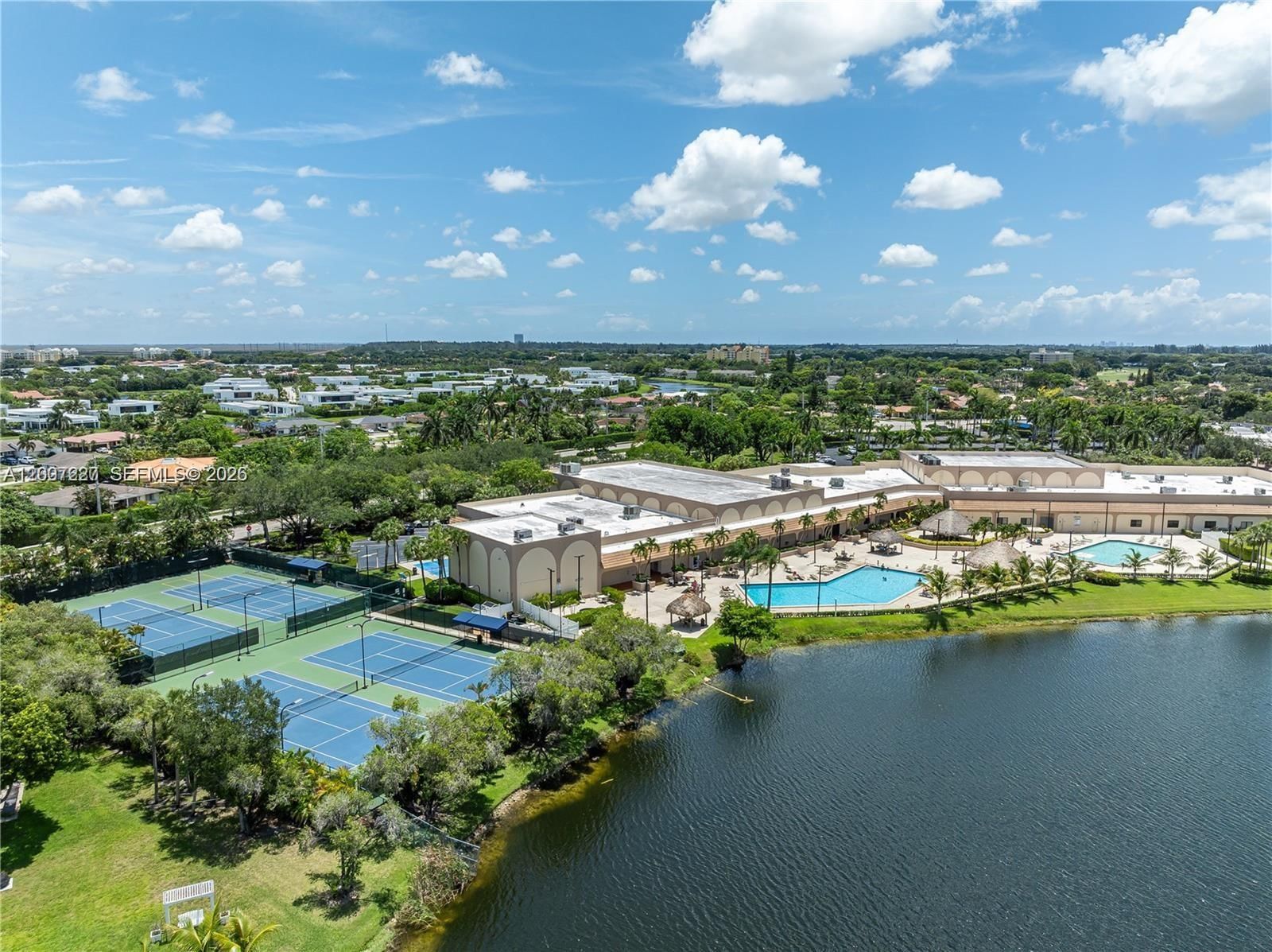 Real estate property located at 380 Fairway Cir #46, Broward, Villas At Bonaventure In, Weston, FL