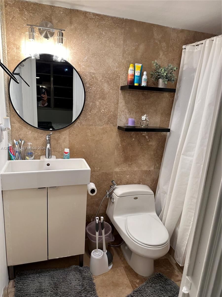 Real estate property located at 2100 Sans Souci Blvd B811, Miami-dade, Bayview Towers Condo Nort, North Miami, FL