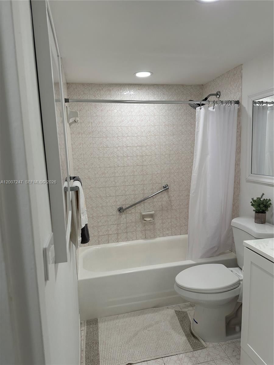 Real estate property located at 2100 Sans Souci Blvd B811, Miami-dade, Bayview Towers Condo Nort, North Miami, FL