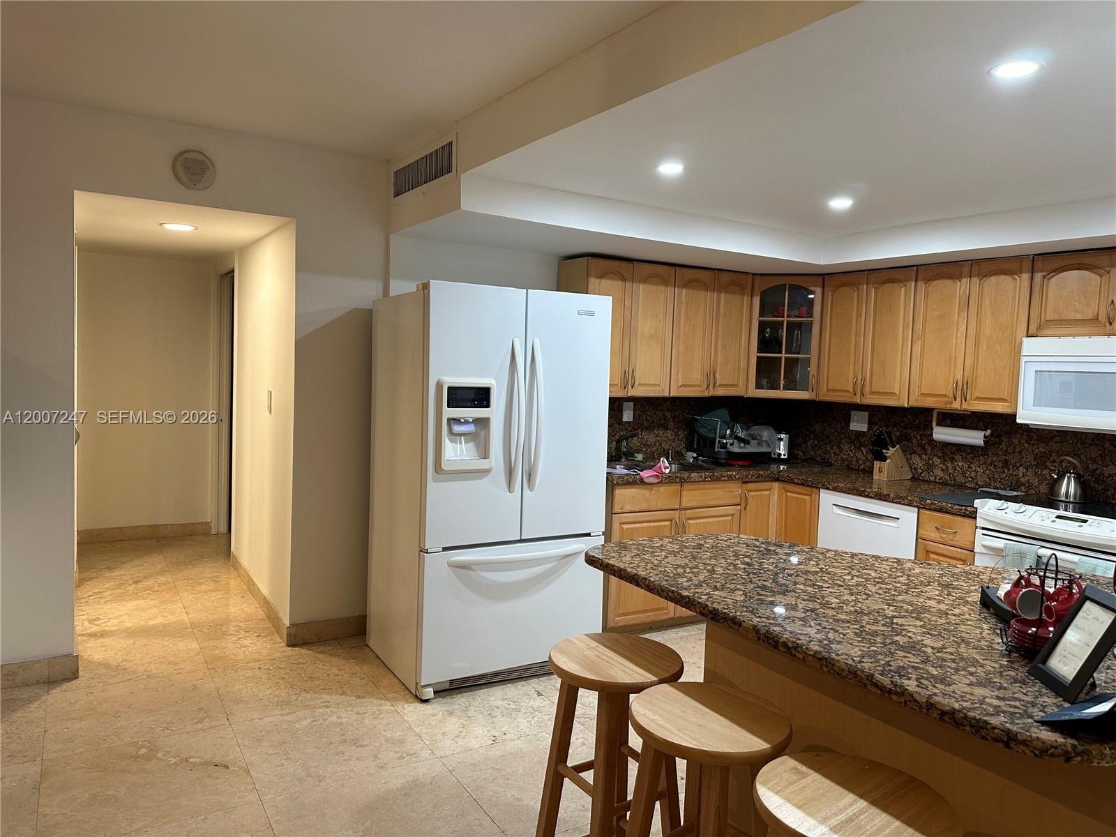 Real estate property located at 2100 Sans Souci Blvd B811, Miami-dade, Bayview Towers Condo Nort, North Miami, FL