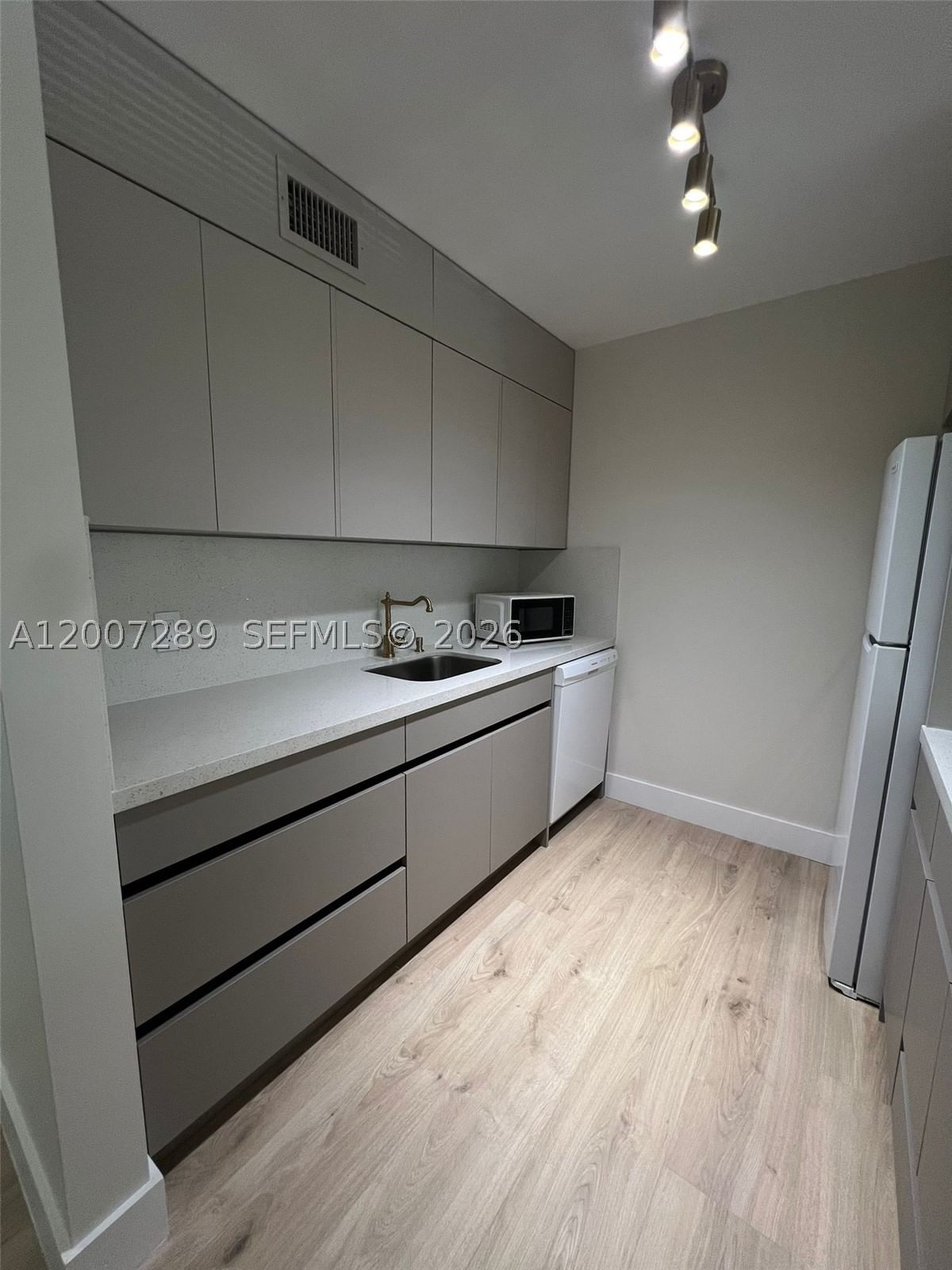 Real estate property located at 13155 7th Ct #204E, Broward, Kingsley At Century Villa, Pembroke Pines, FL