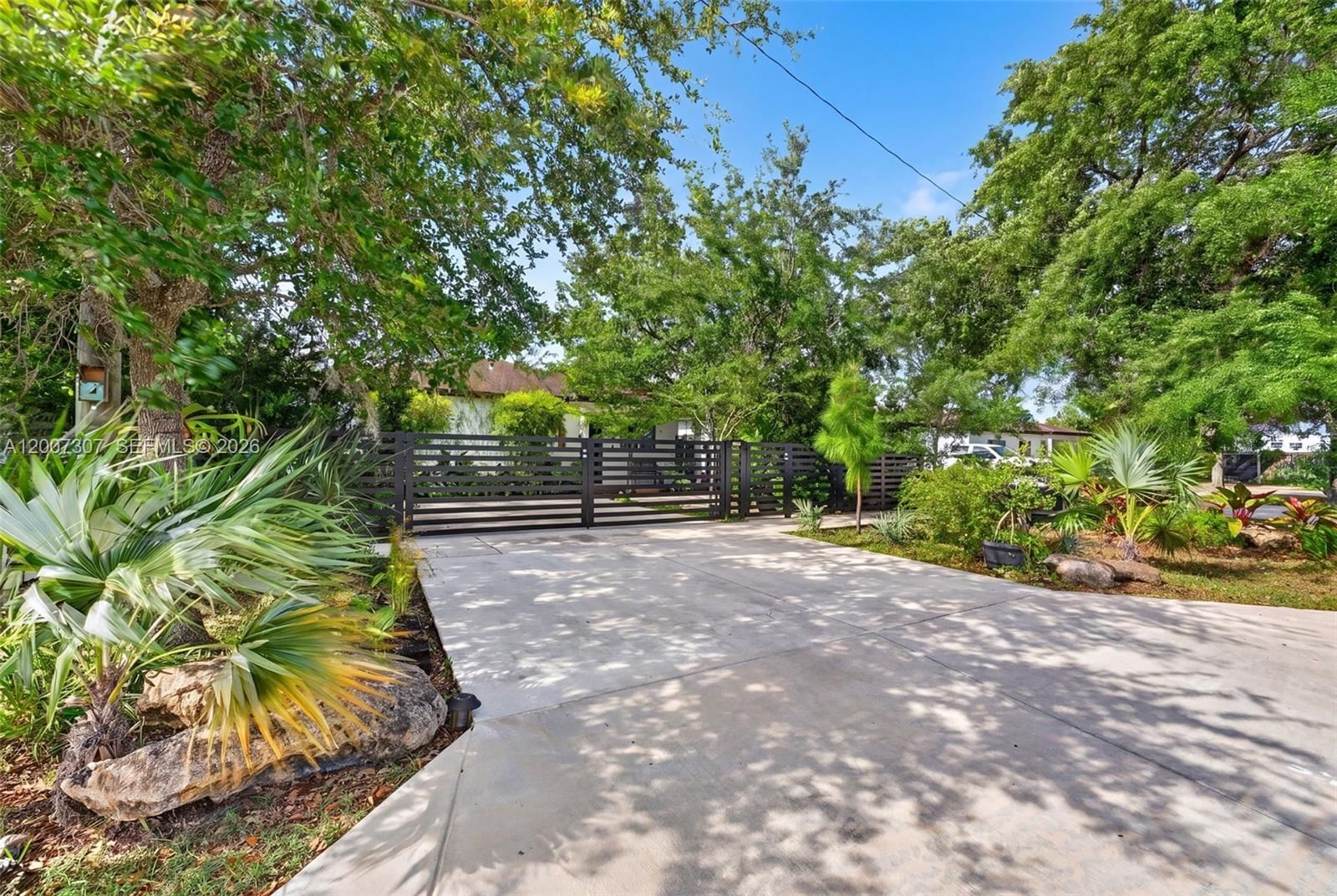 Real estate property located at 12310 216th St, Miami-dade, Flamingo Park, Miami, FL