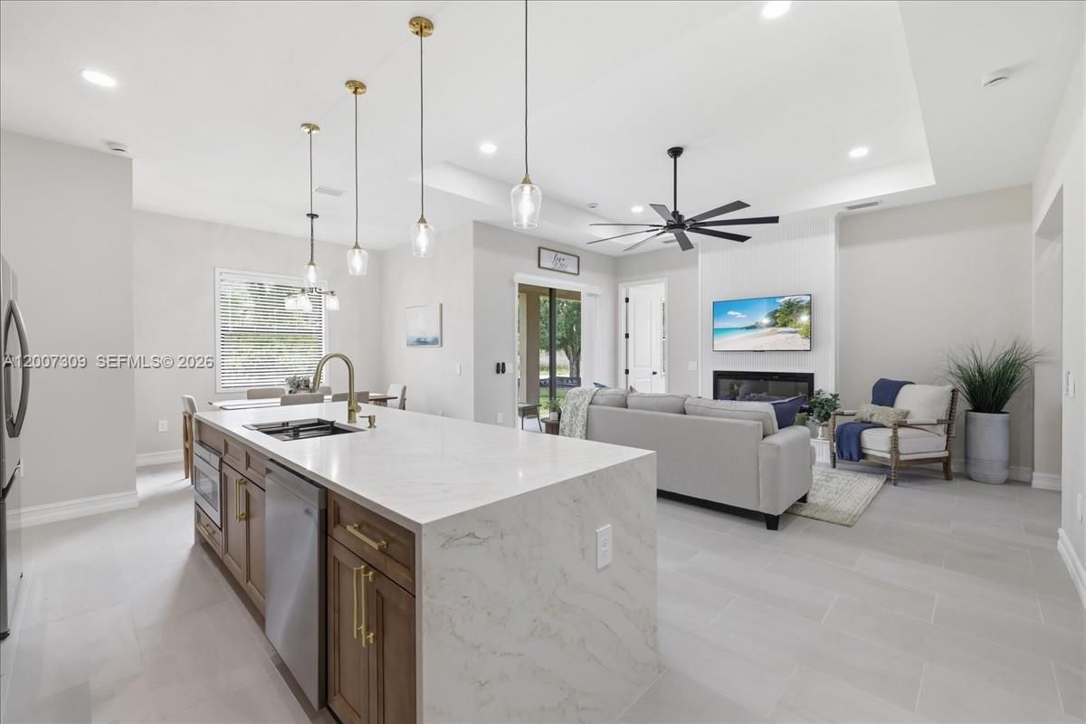 Real estate property located at 810 Sentinela Blvd, Lee, Lehigh Acres, Lehigh Acres, FL