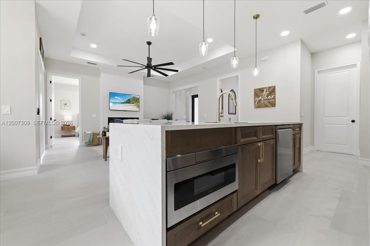 Real estate property located at 810 Sentinela Blvd, Lee, Lehigh Acres, Lehigh Acres, FL