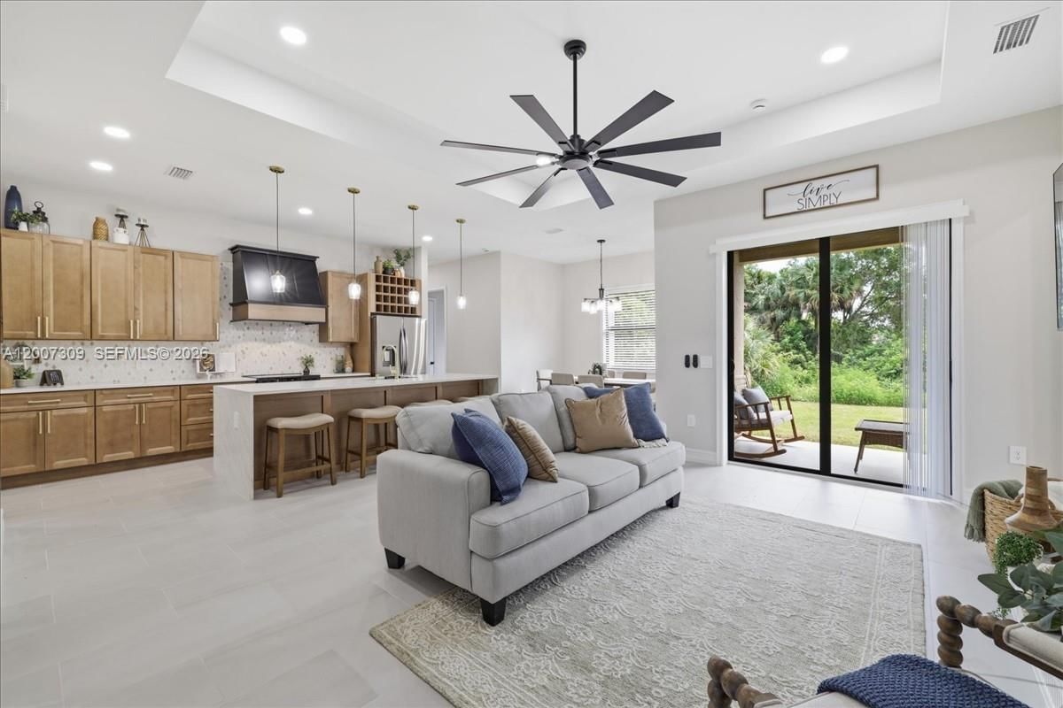 Real estate property located at 810 Sentinela Blvd, Lee, Lehigh Acres, Lehigh Acres, FL