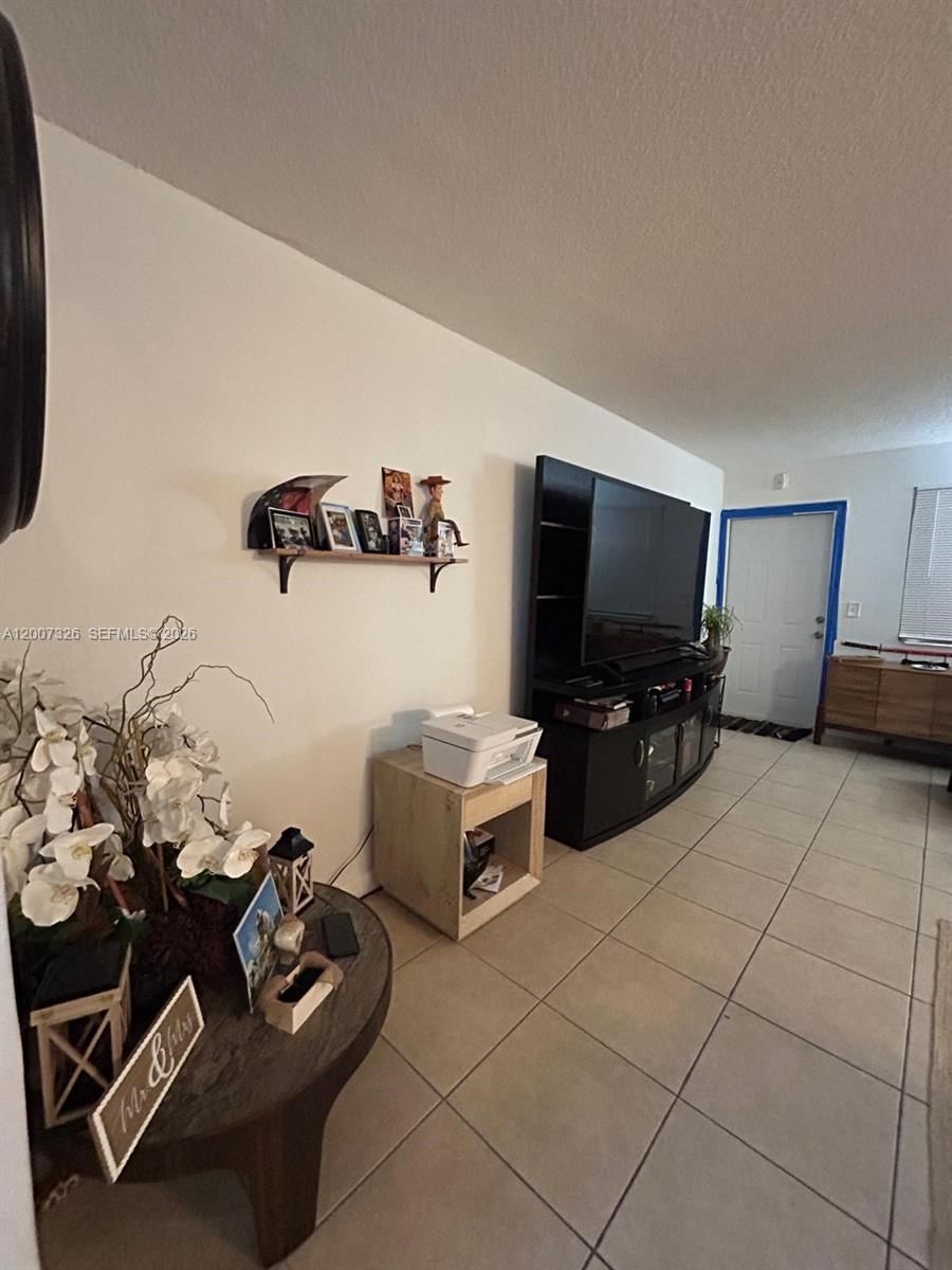 Real estate property located at 1100 1st Ct #104, Broward, Lsolei At Hallandale Beac, Hallandale Beach, FL