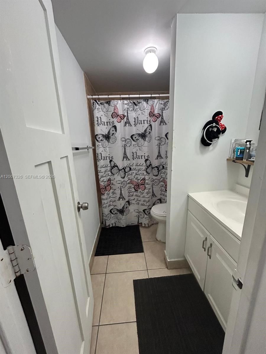 Real estate property located at 1100 1st Ct #104, Broward, Lsolei At Hallandale Beac, Hallandale Beach, FL