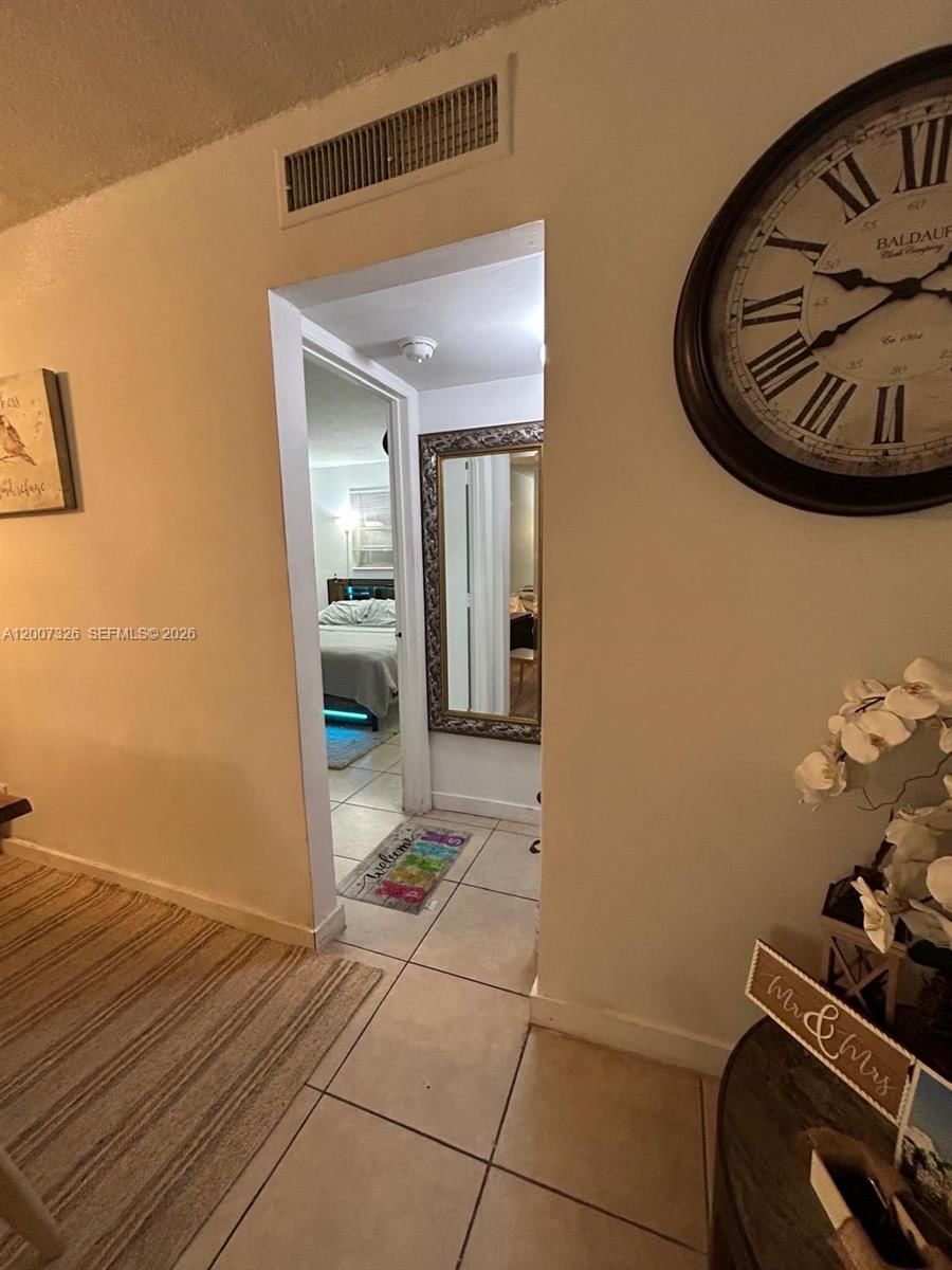 Real estate property located at 1100 1st Ct #104, Broward, Lsolei At Hallandale Beac, Hallandale Beach, FL