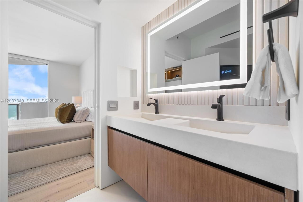 Real estate property located at 6365 Collins Ave #3904, Miami-dade, Akoya Condo, Miami Beach, FL