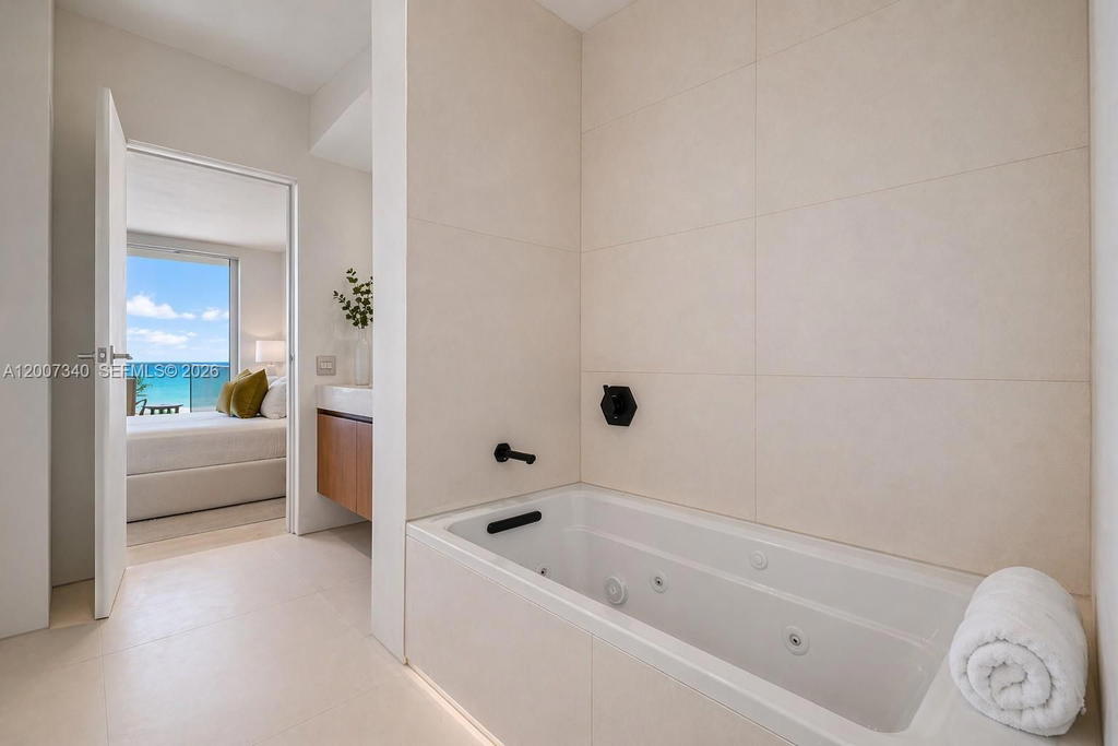 Real estate property located at 6365 Collins Ave #3904, Miami-dade, Akoya Condo, Miami Beach, FL
