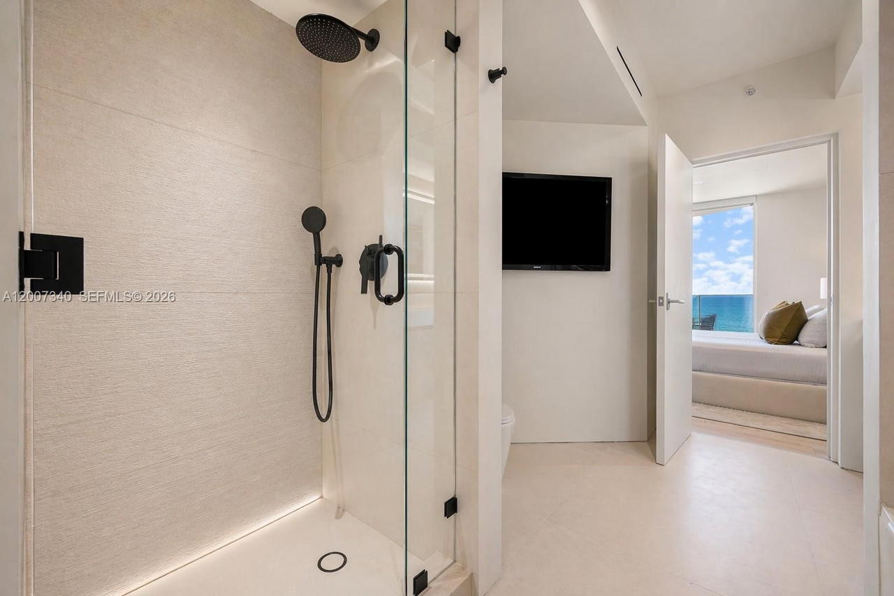 Real estate property located at 6365 Collins Ave #3904, Miami-dade, Akoya Condo, Miami Beach, FL
