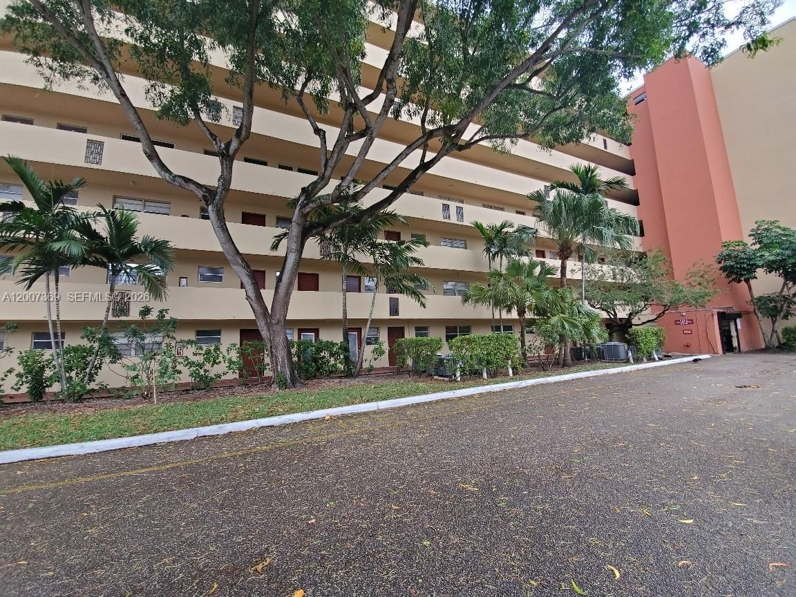 Real estate property located at 1750 191st St #105-1, Miami-dade, Jade Winds Group-daisy Ga, Miami, FL