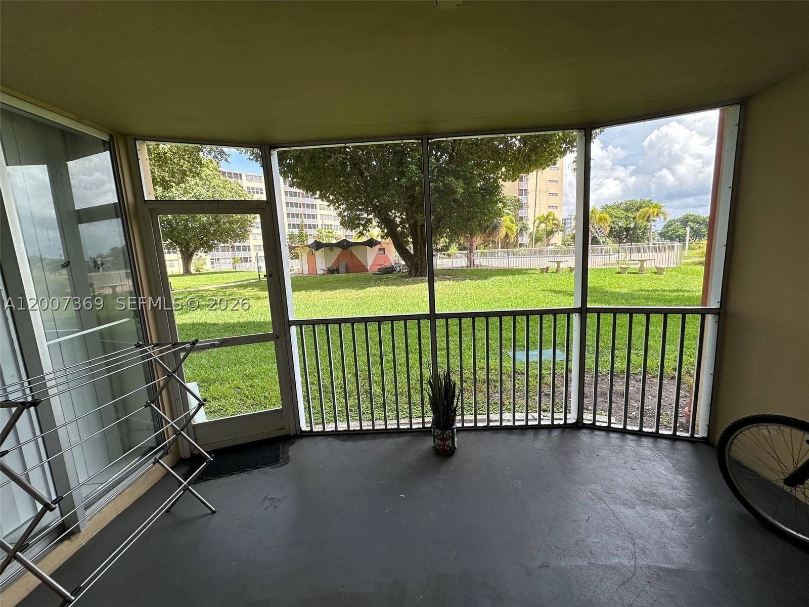 Real estate property located at 1750 191st St #105-1, Miami-dade, Jade Winds Group-daisy Ga, Miami, FL