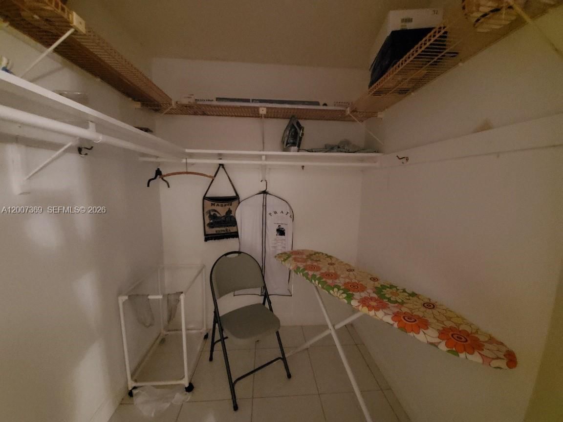 Real estate property located at 1750 191st St #105-1, Miami-dade, Jade Winds Group-daisy Ga, Miami, FL