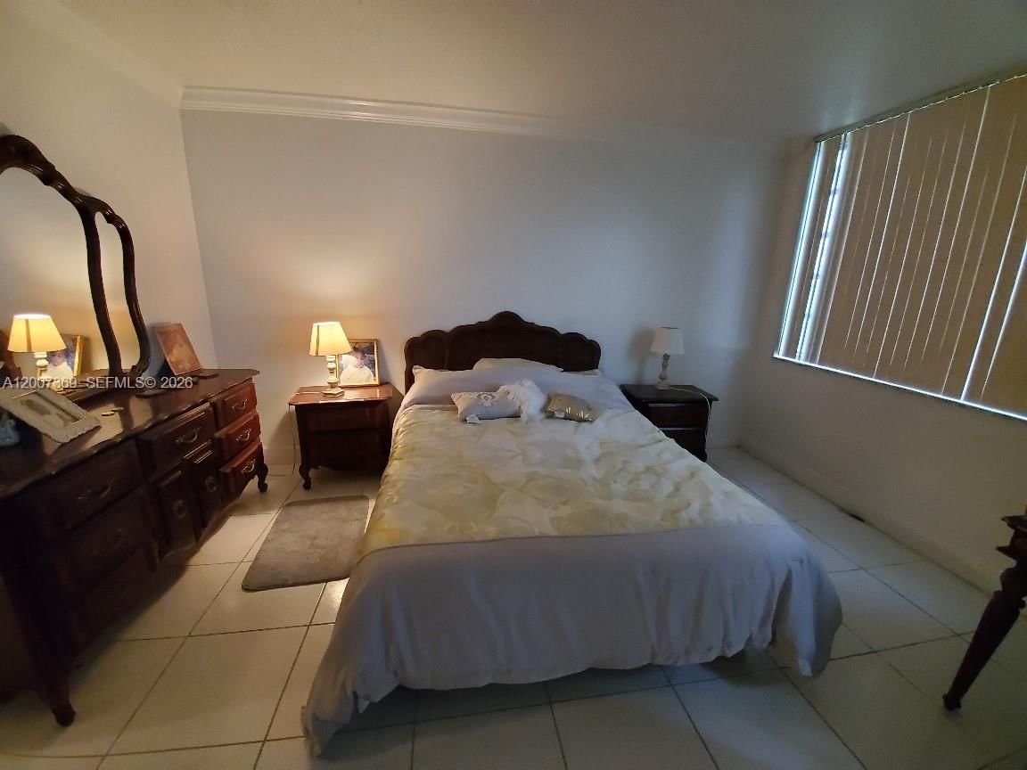 Real estate property located at 1750 191st St #105-1, Miami-dade, Jade Winds Group-daisy Ga, Miami, FL