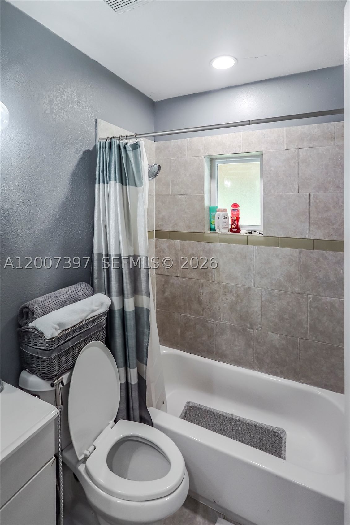 Real estate property located at 571 60th St, Miami-dade, Logan Crest Rev Pl, Hialeah, FL