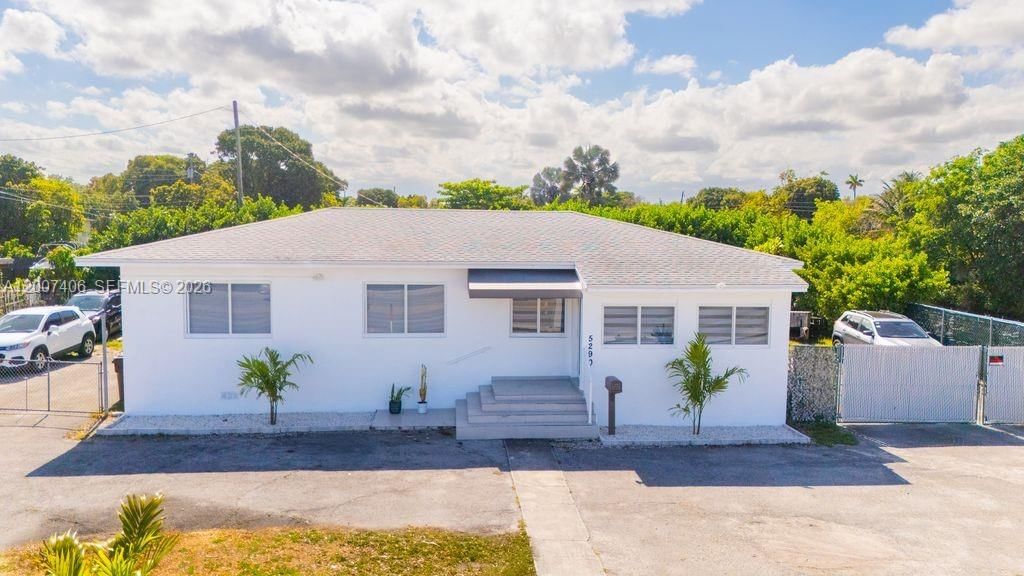 Real estate property located at 5290 Palm Ave, Miami-dade, Ulelah Rev Plat, Hialeah, FL