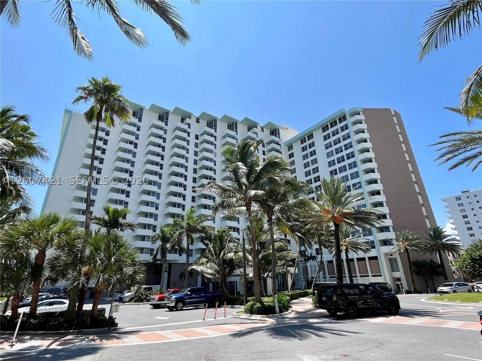 Real estate property located at 2899 Collins Ave #1040, Miami-dade, Triton Tower Condo, Miami Beach, FL